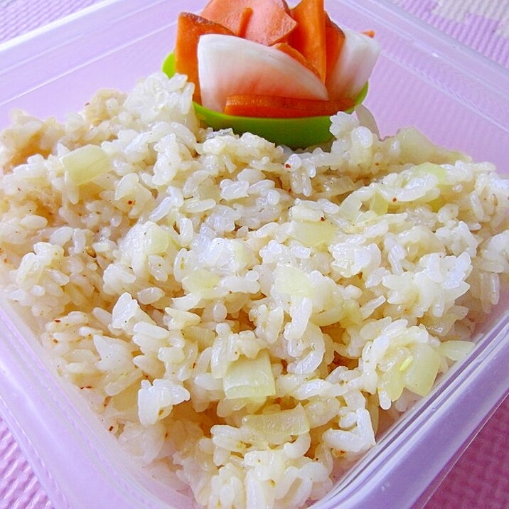 5分で簡単＊新玉ねぎと桜えびの七味みそ混ぜご飯＊